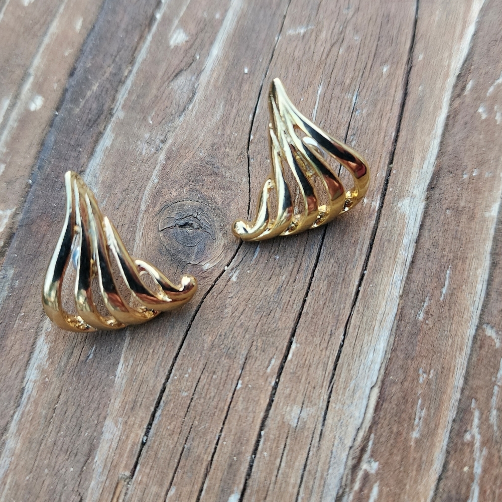 Elegant Gold and Black Women's Earrings